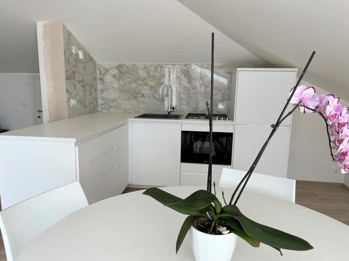 Апартаменты Attico Lilium Пескьера-дель-Гарда Экстерьер фото